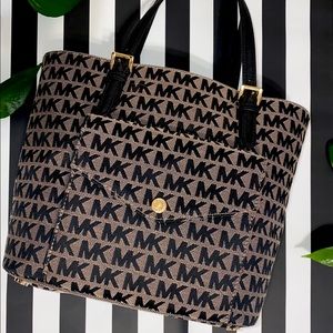 Michael Kors Purse, gently used still like new!